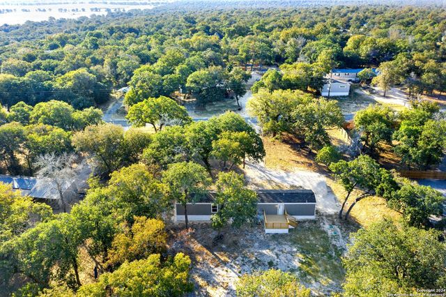 315 HICKORY HILL, La Vernia, TX 78121