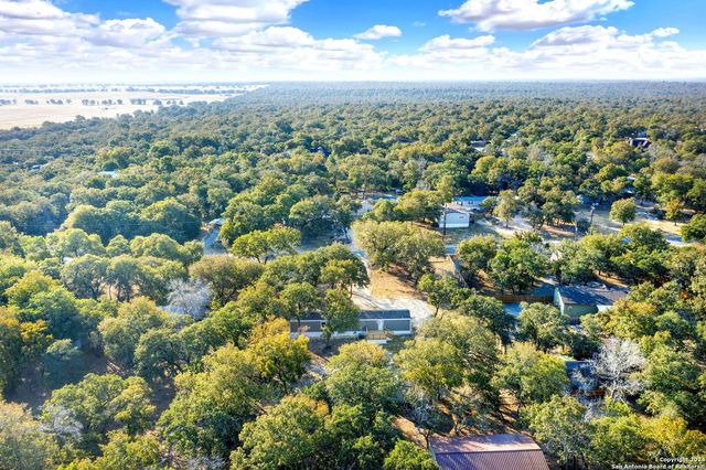 315 HICKORY HILL, La Vernia, TX 78121