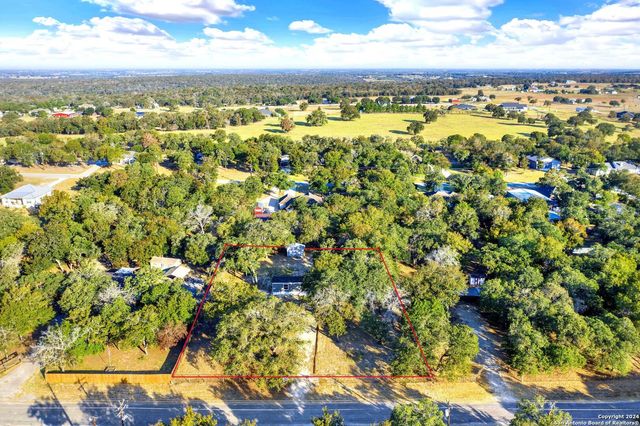 315 HICKORY HILL, La Vernia, TX 78121