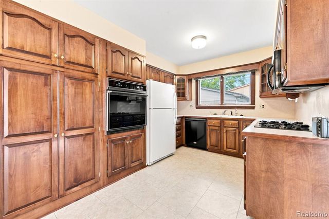 16640 Truwood Street, Woodhaven, MI 48183