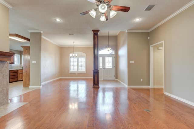 6013 100th Street, Lubbock, TX 79424