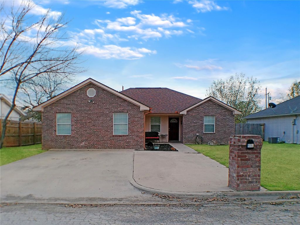 1806 SE 15th Street, Mineral Wells, TX 76067