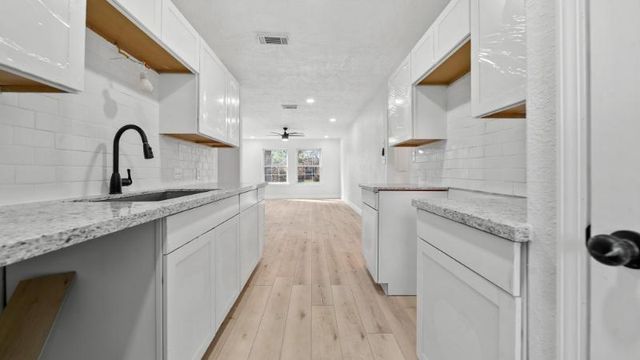 900 Largo Street, Baytown, TX 77520