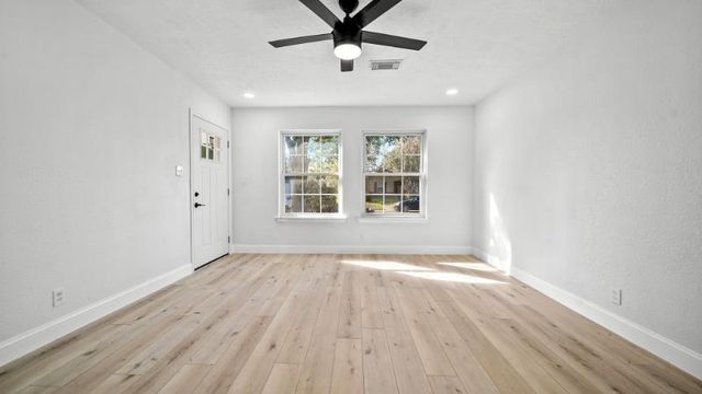900 Largo Street, Baytown, TX 77520