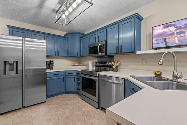 2245 River Rock Lane, Shakopee, MN 55379