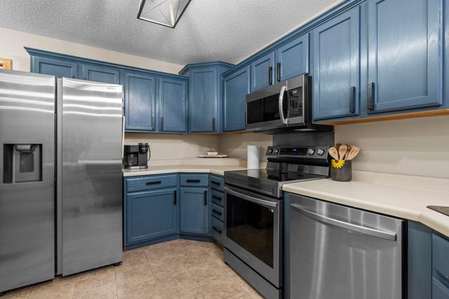 2245 River Rock Lane, Shakopee, MN 55379