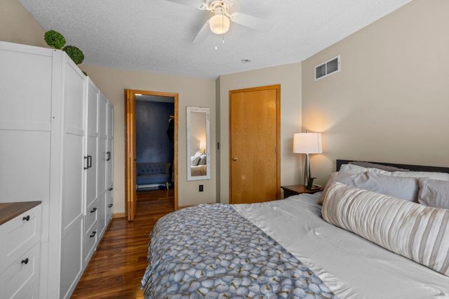 2245 River Rock Lane, Shakopee, MN 55379