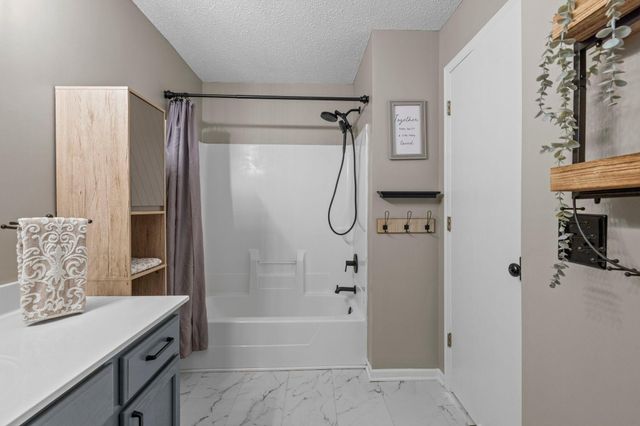2245 River Rock Lane, Shakopee, MN 55379