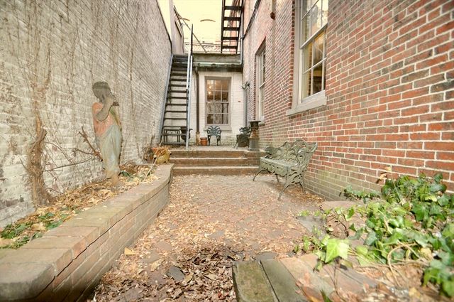 81 Pinckney St, Boston, MA 02114