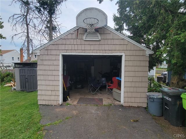 202 Darlington Road East, Salina, NY 13208