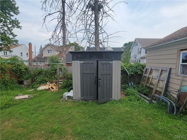 202 Darlington Road East, Salina, NY 13208