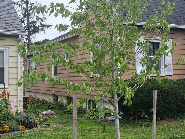 202 Darlington Road East, Salina, NY 13208