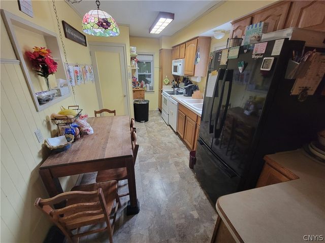202 Darlington Road East, Salina, NY 13208