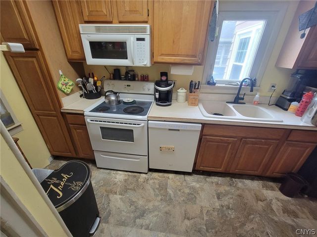 202 Darlington Road East, Salina, NY 13208