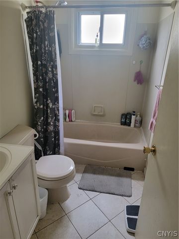202 Darlington Road East, Salina, NY 13208