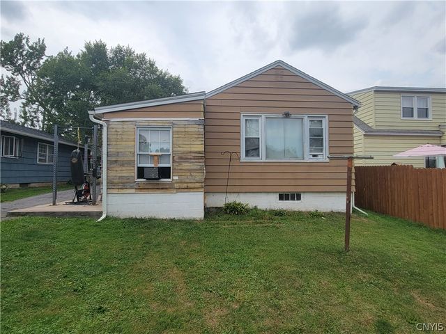202 Darlington Road East, Salina, NY 13208