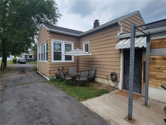 202 Darlington Road East, Salina, NY 13208