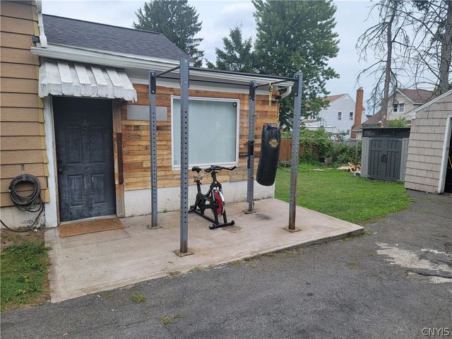 202 Darlington Road East, Salina, NY 13208