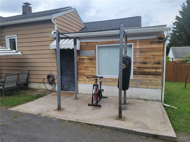 202 Darlington Road East, Salina, NY 13208