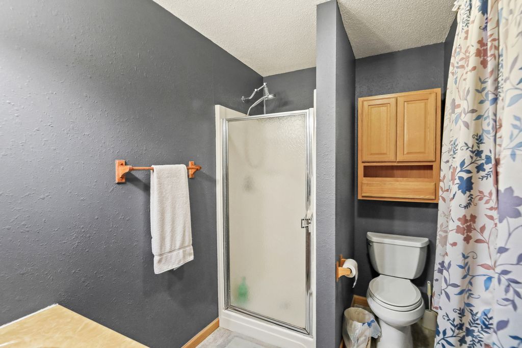 Image 21 of property listing at 2081 N Broadway Avenue, Salem, IL 62881