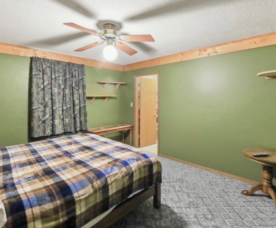 Image 22 of property listing at 2081 N Broadway Avenue, Salem, IL 62881