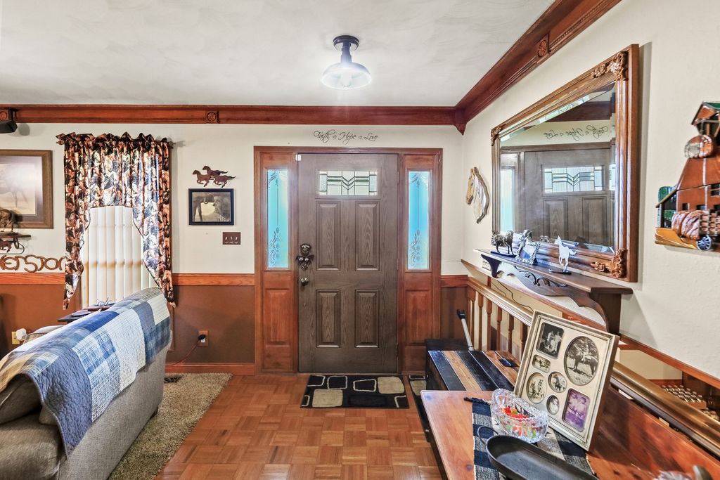 Image 6 of property listing at 2081 N Broadway Avenue, Salem, IL 62881