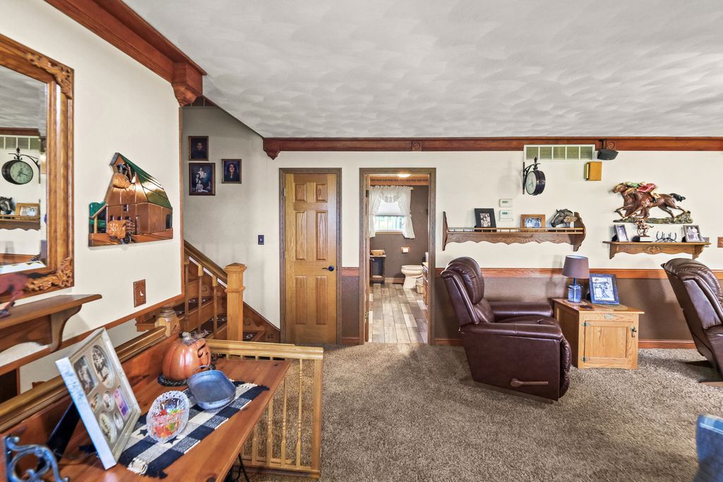 Image 7 of property listing at 2081 N Broadway Avenue, Salem, IL 62881