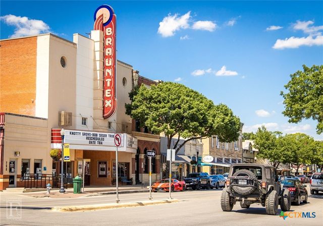 2052 Gruene Road, New Braunfels, TX 78130