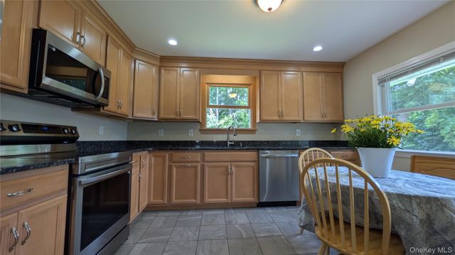 26 Roslyn Road, Carmel, NY 10512