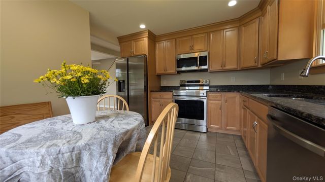 26 Roslyn Road, Carmel, NY 10512