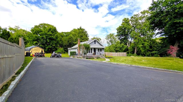 26 Roslyn Road, Carmel, NY 10512