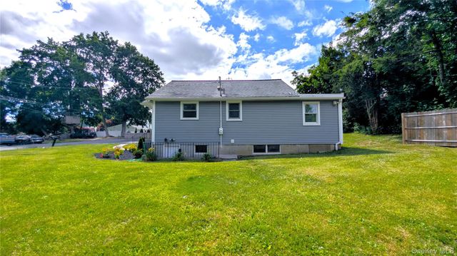 26 Roslyn Road, Carmel, NY 10512