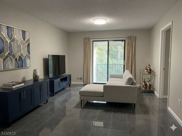 58 Baldwin Ct, Bernards Twp., NJ 07920