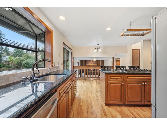 13825 Sw WEIR Rd, Beaverton, OR 97008