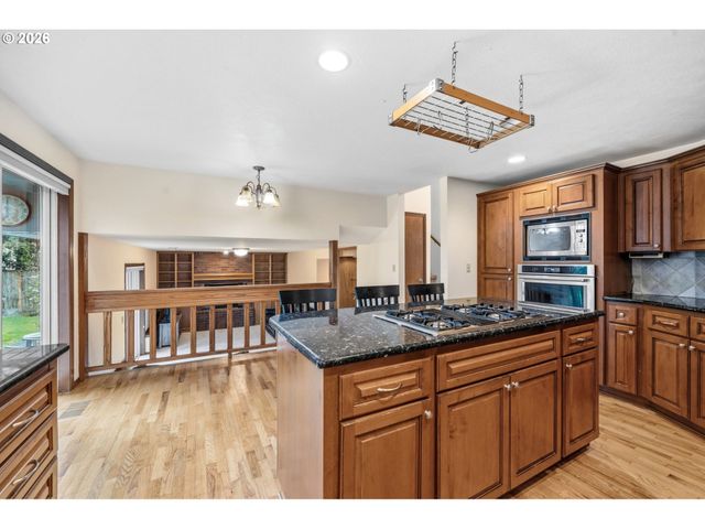 13825 Sw WEIR Rd, Beaverton, OR 97008