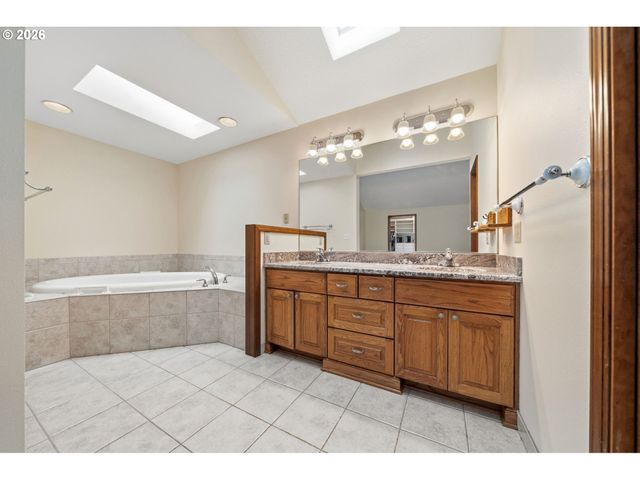 13825 Sw WEIR Rd, Beaverton, OR 97008