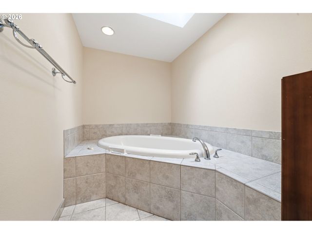 13825 Sw WEIR Rd, Beaverton, OR 97008