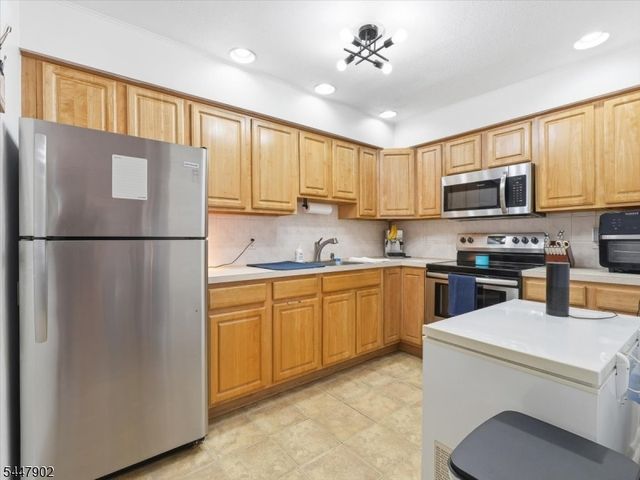 199 Avenue A, Bayonne City, NJ 07002