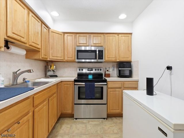 199 Avenue A, Bayonne City, NJ 07002