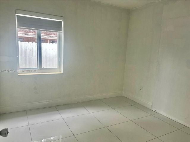 6550 W 8th Ave 1, Hialeah, FL 33012