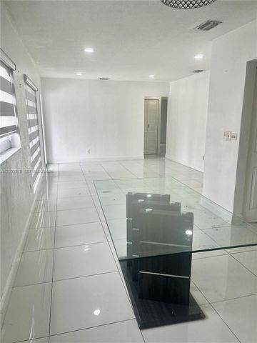 6550 W 8th Ave 1, Hialeah, FL 33012