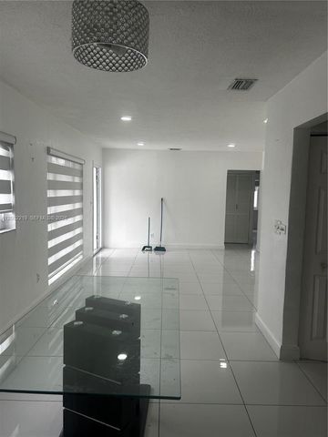 6550 W 8th Ave 1, Hialeah, FL 33012