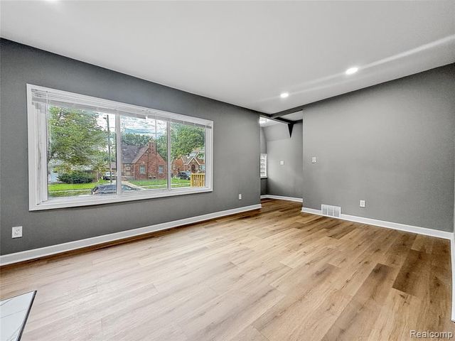 9920 Balfour Road, Detroit, MI 48224