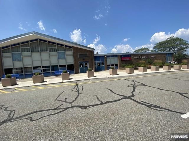 1113 Sage Court, Mahwah, NJ 07430