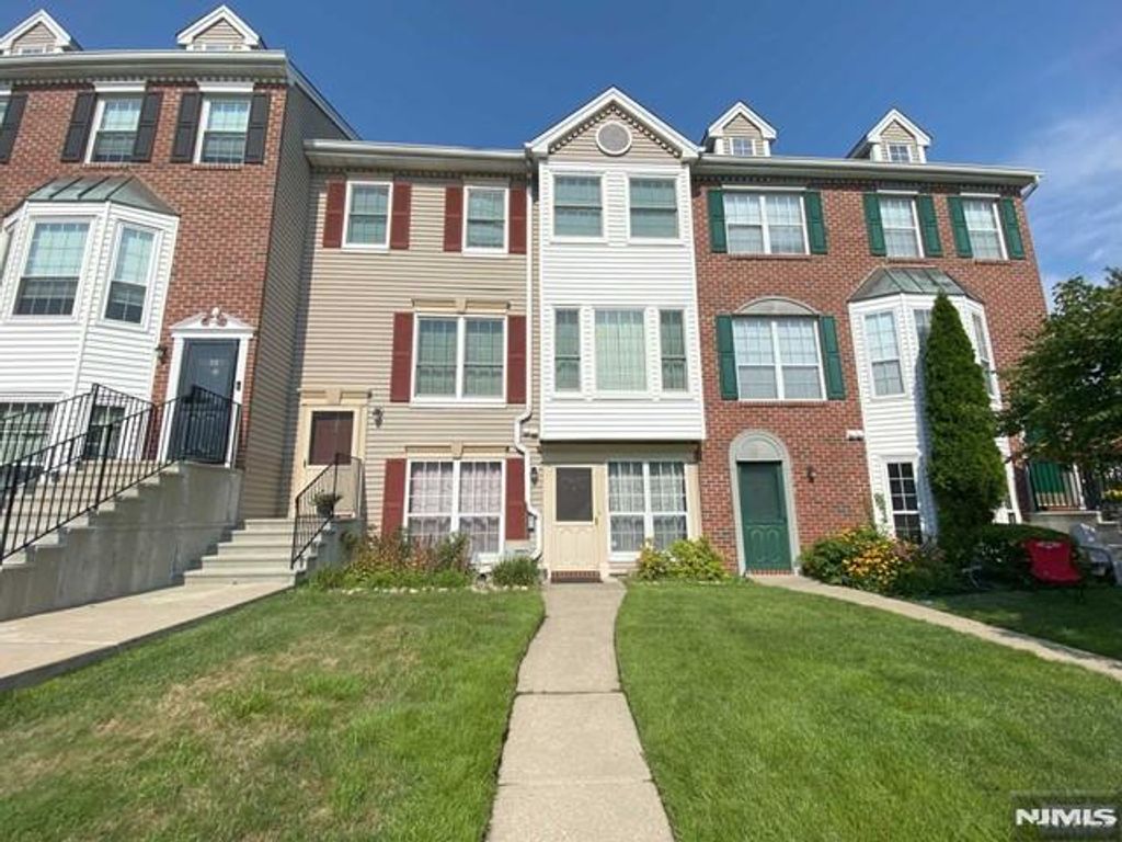 1113 Sage Court, Mahwah, NJ 07430