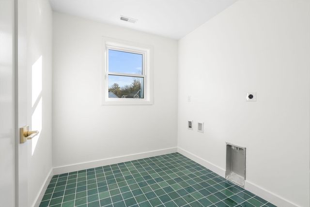 17 Lucy Way, Haverhill, MA 01832