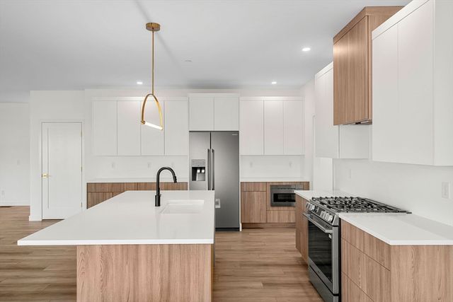 17 Lucy Way, Haverhill, MA 01832