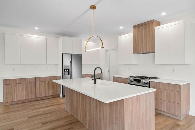 17 Lucy Way, Haverhill, MA 01832