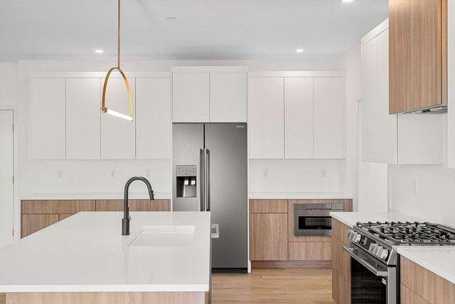 17 Lucy Way, Haverhill, MA 01832