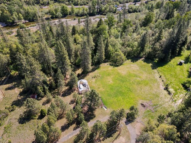 7077 Rockydale Road, Cave Junction, OR 97523